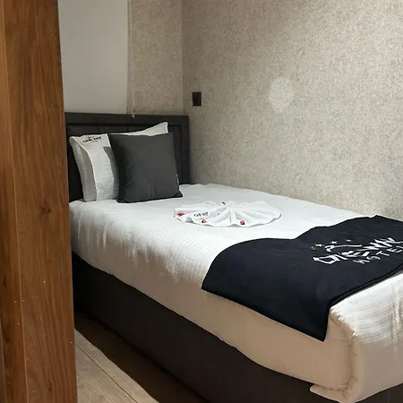 One Way Hotel *